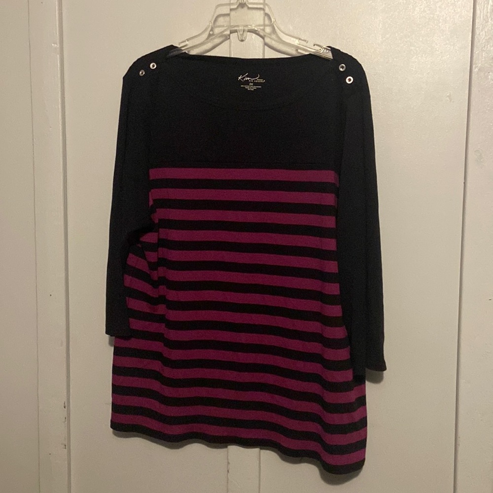 2x women’s light weight sweater